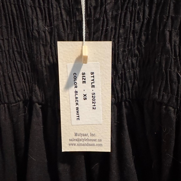 Elegant Black and White Maxi Dress - Picture 6 of 8